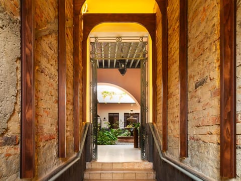 Facade/entrance