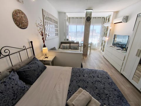 TV and multimedia, Living room, air conditioner