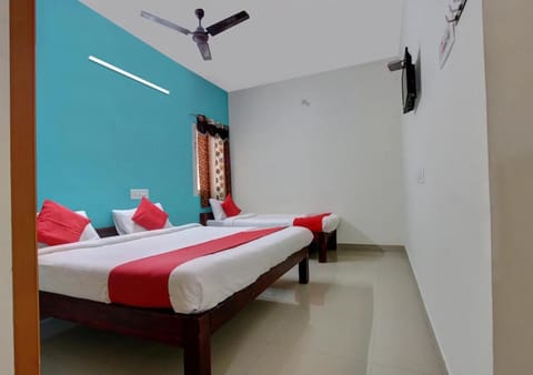 Bed, Photo of the whole room, Bedroom, fireplace