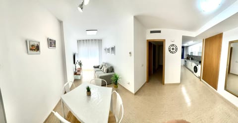 TV and multimedia, Kitchen or kitchenette, Living room, Seating area, Dining area, oven, air conditioner