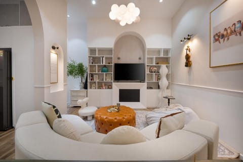 TV and multimedia, Living room, Seating area