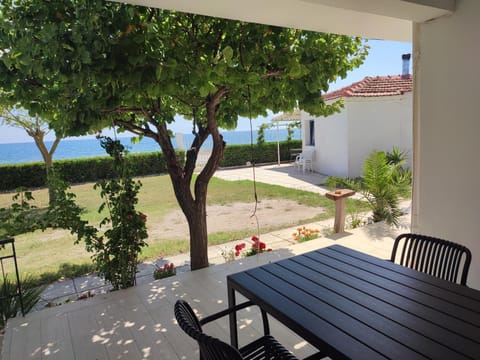 Natural landscape, Garden, View (from property/room), Balcony/Terrace, Dining area, Garden view, Sea view
