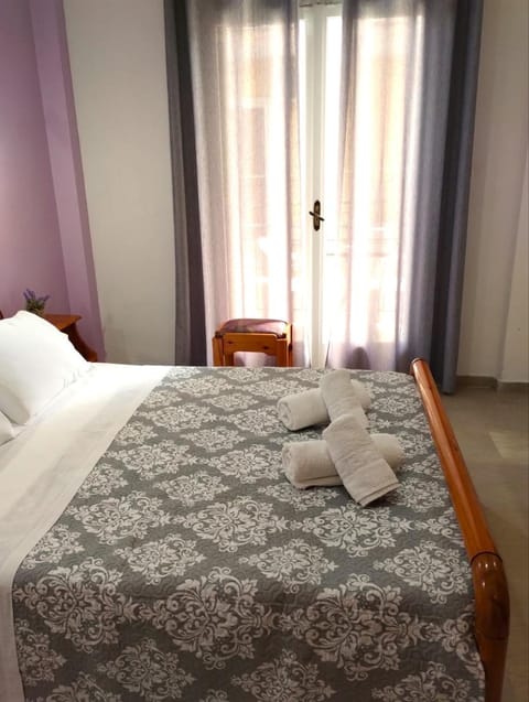 Bedroom, towels
