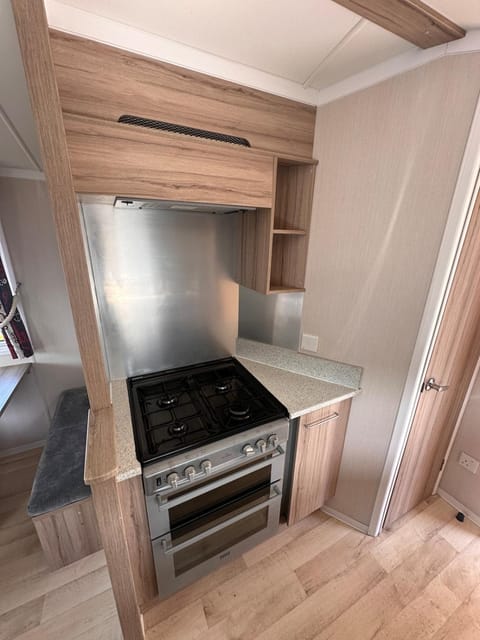 3-Bedroom Swift Caravan - Located in Uddingston, Glasgow at Maryville Caravan Site Apartment in Glasgow