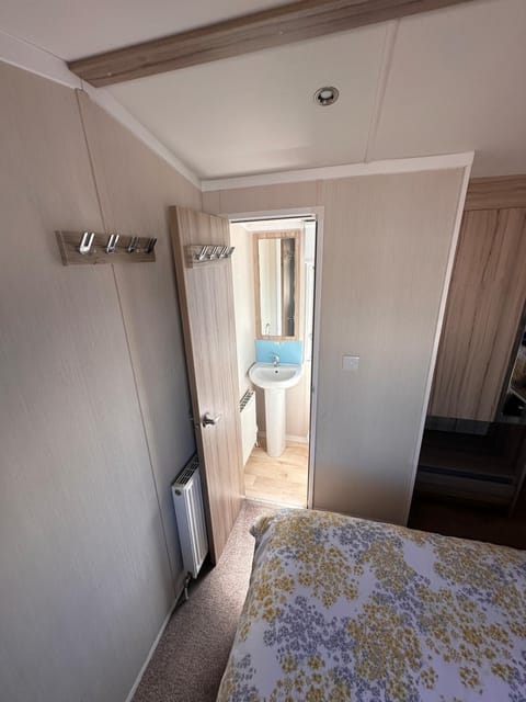 3-Bedroom Swift Caravan - Located in Uddingston, Glasgow at Maryville Caravan Site Apartment in Glasgow