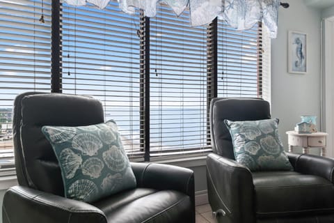 Newly Renovated 2 Bedroom Condo- With Stunning Views! Palace Resort 2108 House in Myrtle Beach