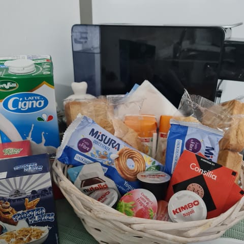 Food and drinks, Breakfast, Continental breakfast