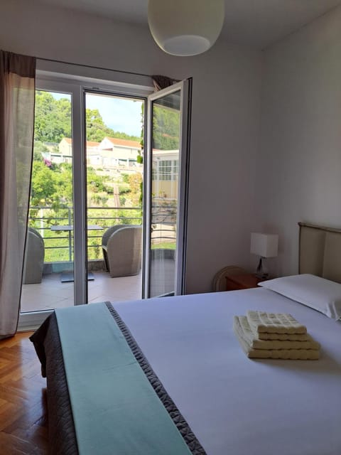 Rooms Keti - Yellow room Bed and Breakfast in Korčula