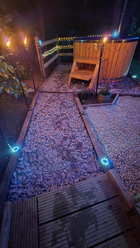 Brewers Bolt Cozy Unique Shepherds Hut - Hot Tub! House in Northampton