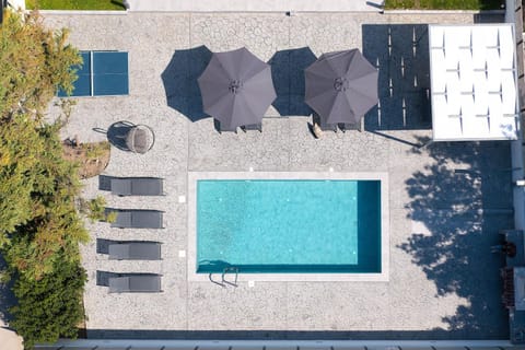 Property building, BBQ facilities, Swimming pool