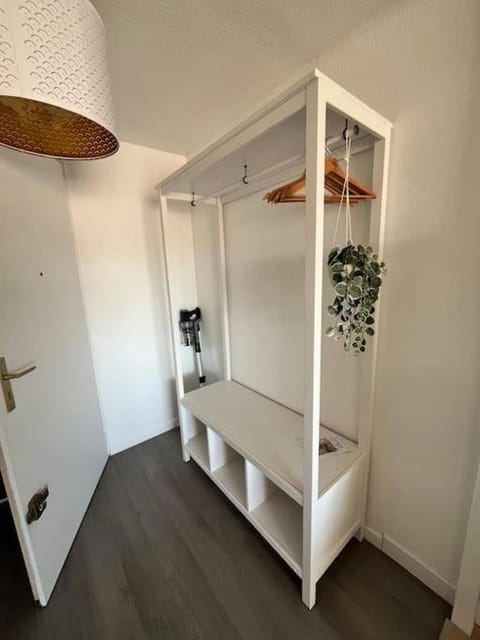 Studio vue mer avec piscine et terrain de tennis Apartment in Sausset-les-Pins