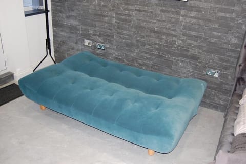 Self contained studio apartment in Burley, Leeds Apartment in Leeds