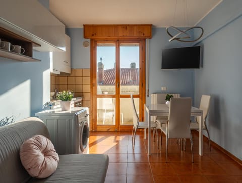 TV and multimedia, Living room, Seating area, Dining area, washing machine