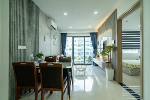 Living room, Meals