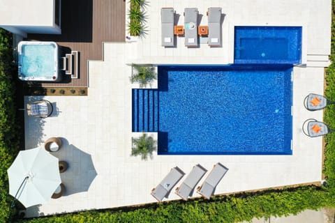Patio, Day, Swimming pool, sunbed