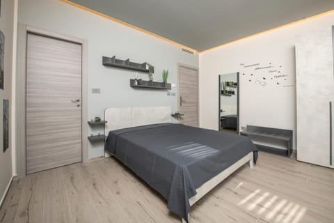 Bed, Photo of the whole room, Bedroom, wardrobe