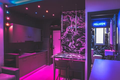 View (from property/room), Kitchen or kitchenette, Living room, Photo of the whole room, Seating area, Dining area, Lunch, internet, stove, kitchen