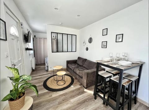 Bed, Living room, Dining area