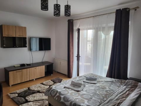 Bed, TV and multimedia, Bedroom