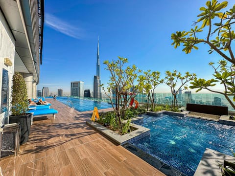 Hot Tub, Swimming pool