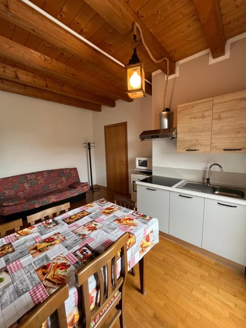 Kitchen or kitchenette, Dining area, pet friendly, stove