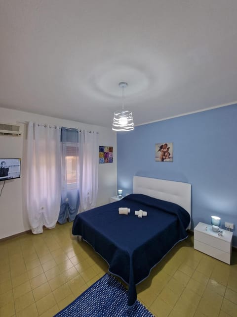 Bed, TV and multimedia, Bedroom, air conditioner