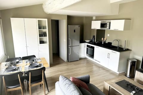 Coffee/tea facilities, Kitchen or kitchenette, Dining area, dishwasher, oven, pet friendly, stove, toaster