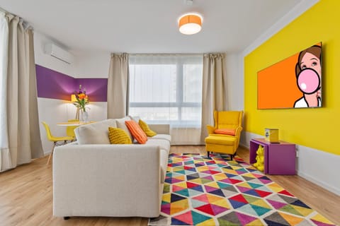 Bed, TV and multimedia, Living room, Photo of the whole room, Seating area, Bedroom