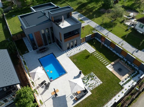 Property building, Bird's eye view, Garden, View (from property/room), Garden view, River view, Swimming pool