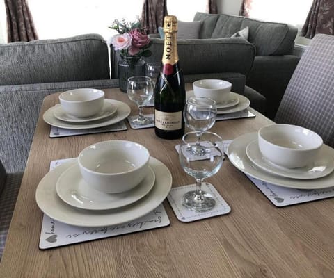 KINGFISHER ELM 483 facing park ,central heated & double glazed Apartment in Ingoldmells