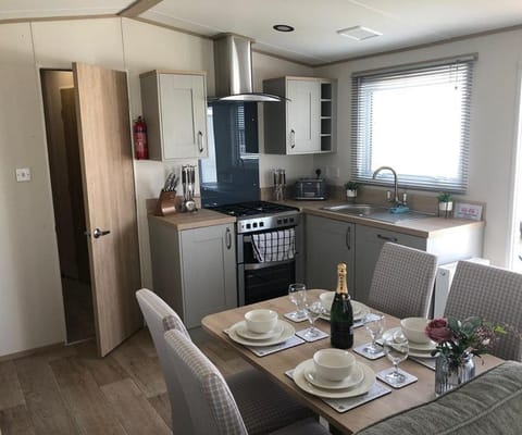 KINGFISHER ELM 483 facing park ,central heated & double glazed Apartment in Ingoldmells