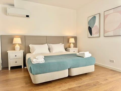 Bed, Bedroom, air conditioner