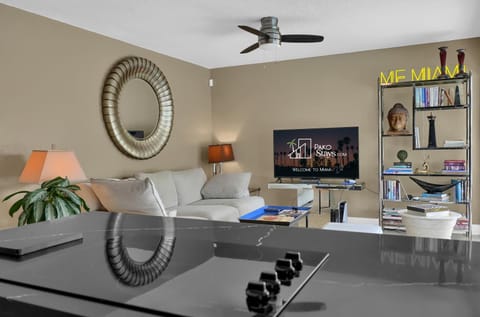 Dolce Vita Hideaway Pool House by Pako Stays Villa in North Miami Beach