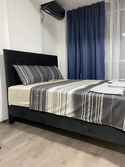 Bed, Bedroom, air conditioner