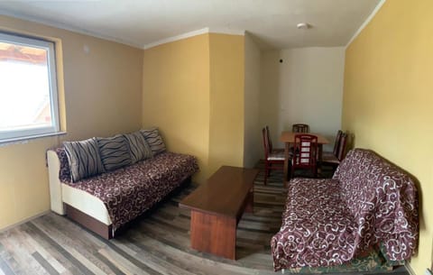 Bed, Living room, Photo of the whole room, Seating area, Dining area