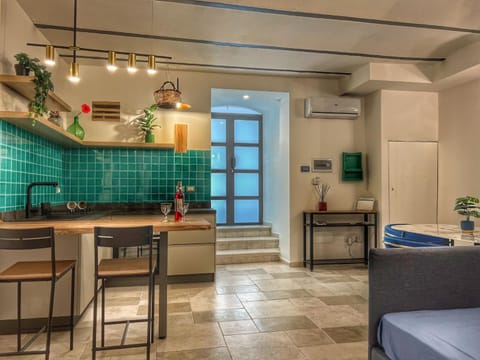 Kitchen or kitchenette, Dining area, pet friendly, stove