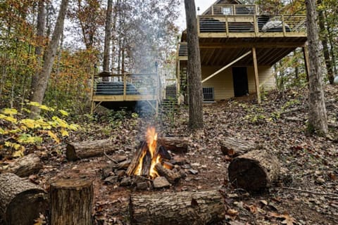 Property building, Patio, Natural landscape, Hot Tub