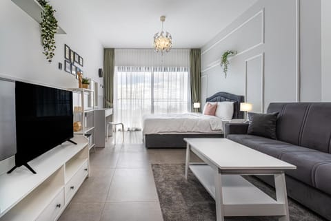 Communal lounge/ TV room, Bed, TV and multimedia, Living room, Photo of the whole room, Seating area