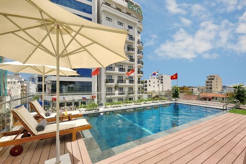 Property building, Patio, Day, City view, Pool view, Swimming pool, sunbed