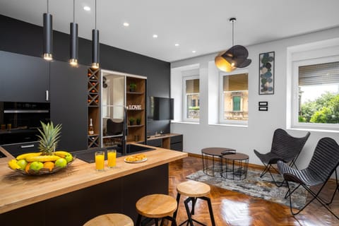 TV and multimedia, Kitchen or kitchenette, Seating area, Dining area