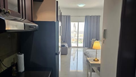 Bed, Photo of the whole room, Dining area, Bedroom, oven