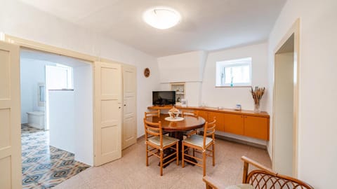 TV and multimedia, Living room, Dining area