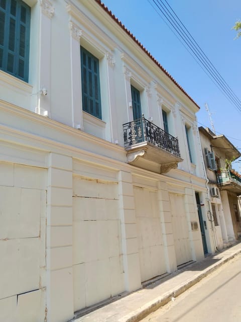 1920 Classic Apartment in Messenia