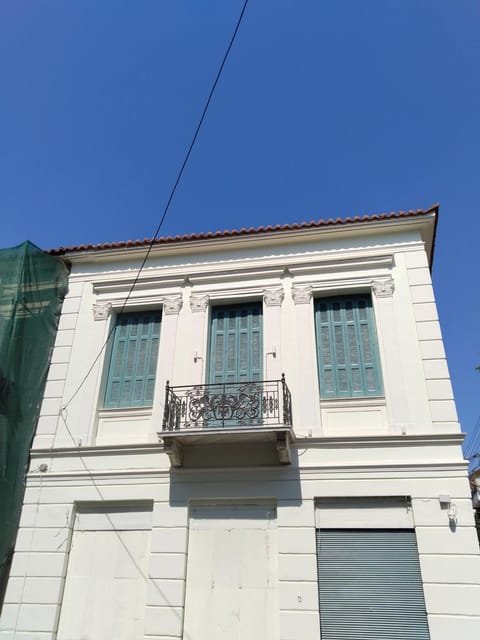 1920 Classic Apartment in Messenia