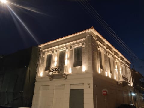 1920 Classic Apartment in Messenia