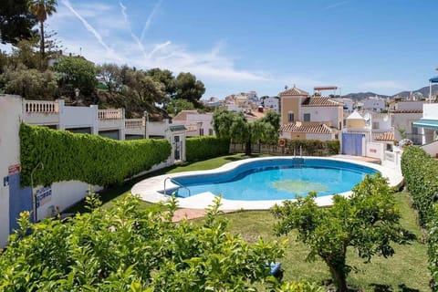 Swimming pool, sunbed