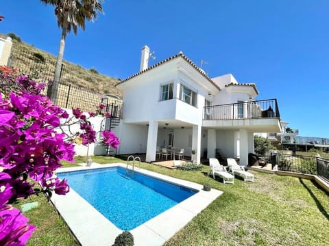 Modern Holiday Home & Panoramic Views House in Sitio de Calahonda