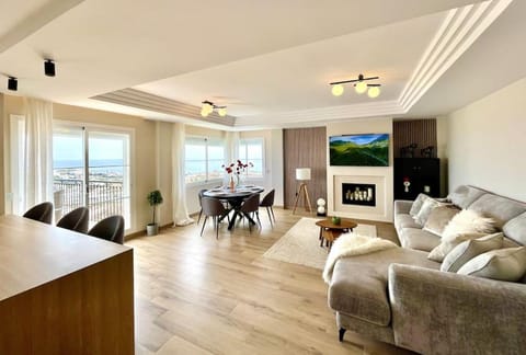 Modern Holiday Home & Panoramic Views House in Sitio de Calahonda