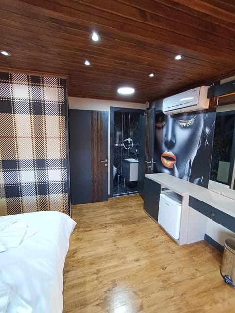 Bed, TV and multimedia, Photo of the whole room, Bedroom, minibar
