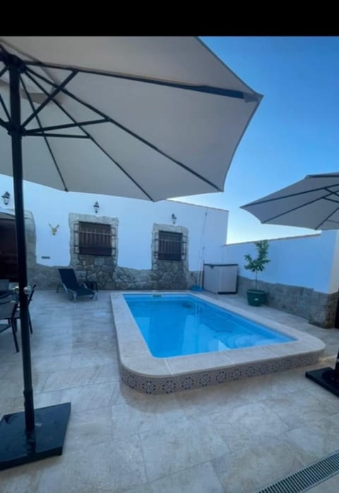 Balcony/Terrace, Swimming pool